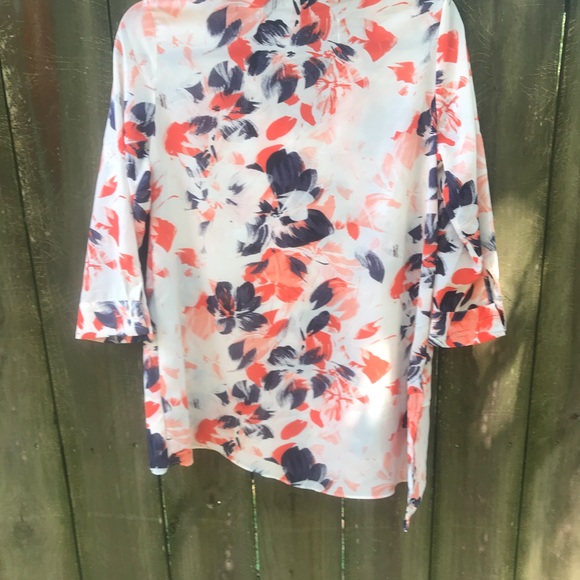 The Limited Floral Top - Picture 2 of 3